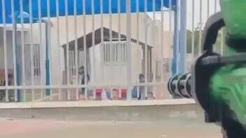 עבריינים מאיימים עם נשק מזויף לכיוון גן ילדים