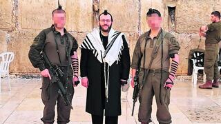 עו"ד יששכר דב אינדיג ובניו הלוחמים