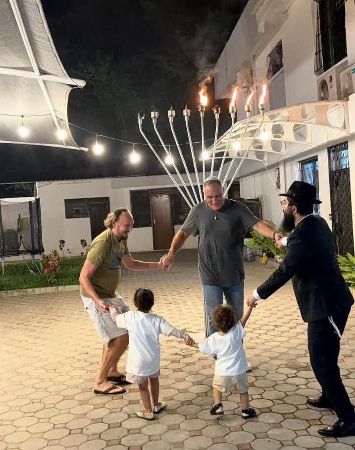 Hanukkah celebrations in Tanzania (Photo: Arnon Busani) החנוכייה והחגיגות בטנזניה