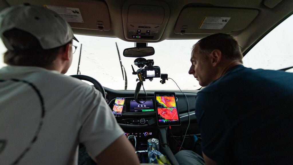 לא פעם, הראות כמעט אפסית