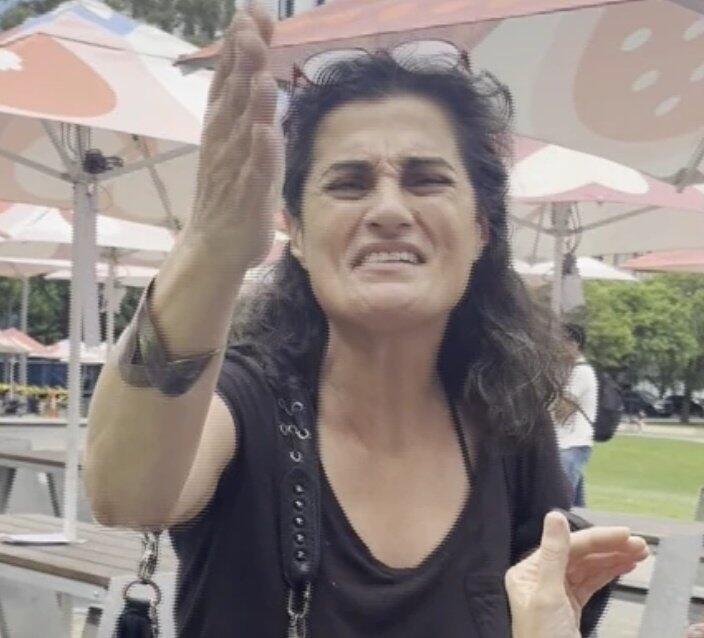 המרצה רוז נקד