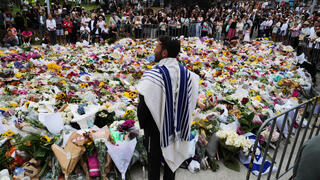 אוסטרליה פיגוע טרור טבח חנוכה סידני פרחים ב זירת הפיגוע