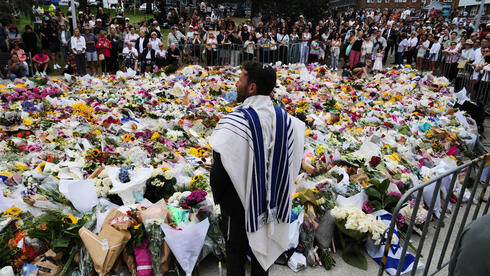 אוסטרליה פיגוע טרור טבח חנוכה סידני פרחים ב זירת הפיגוע