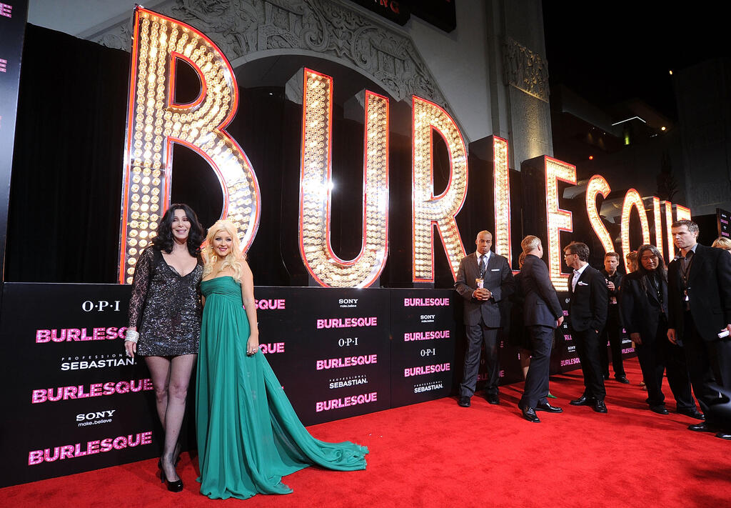 הוליווד לא עצרה את נשימתה, המעריצים כן (Jason Merritt/Getty Images) כריסטינה אגילרה עם שר