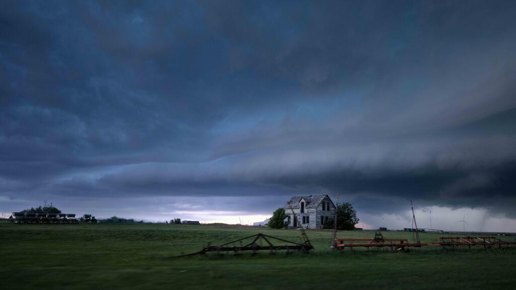 המרדף מוביל לצדדים הצדדיות של אמריקה