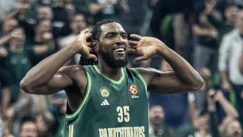 שחקן פנאתינייקוס קנת' פאריד