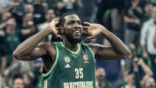 שחקן פנאתינייקוס קנת' פאריד