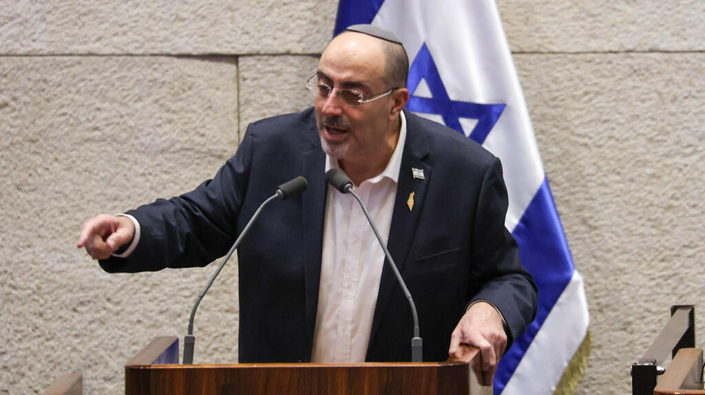 הקואליציה בבליץ חקיקה: העדפת מינויים פוליטיים ופגיעה בסמכות נשיא העליון