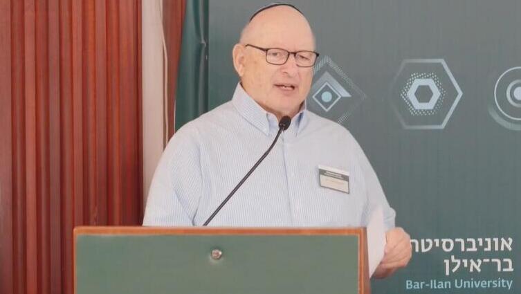 ד"ר יואל רפל חושף את סיפור "מסע החנוכיות"