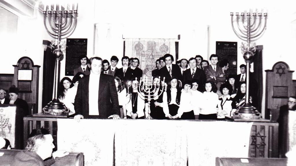 הדלקת חנוכייה ברומניה הקומוניסטית