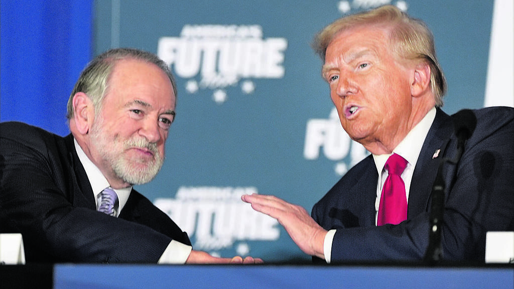  מייק האקבי, שגריר ארה"ב בישראל, עם דונלד טראמפ