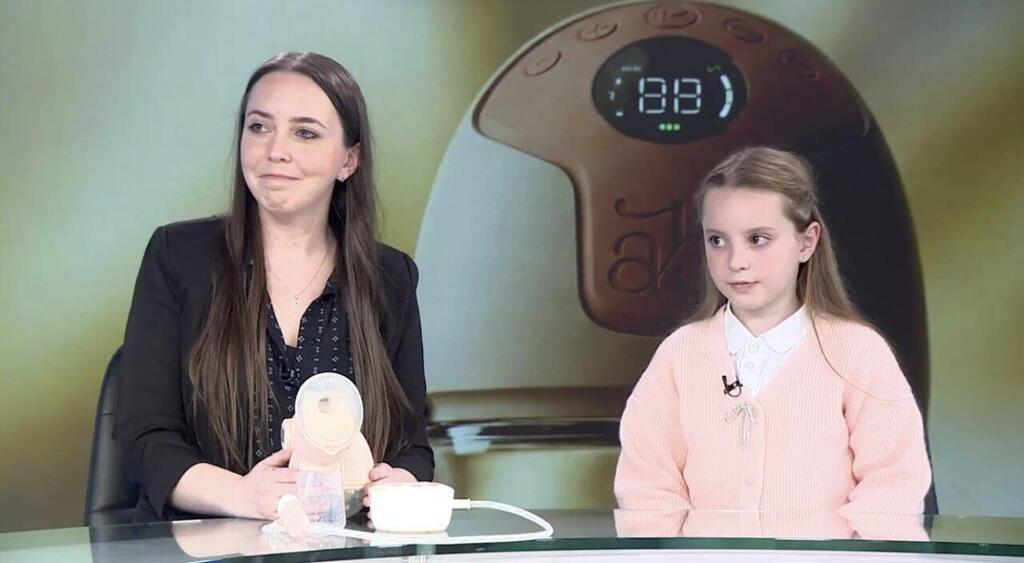 Annabella Tech co-founder and VP of Product Masha Waldberg, left, presents the Annabella breast pump as she appears with her daughter, Annabella, in the ynet studio Annabella Tech co-founder and VP of Product Masha Waldberg, left, presents the Annabella breast pump as she appears with her daughter, Annabella, in the ynet studio
