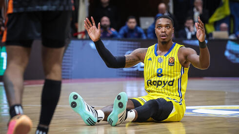 מכבי ת"א לוני ווקר ולנסיה בארנה בירושלים 