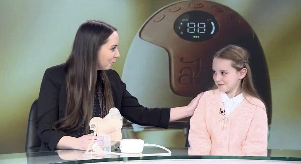 Annabella Tech co-founder and VP of Product Masha Waldberg, left, presents the Annabella breast pump as she appears with her daughter, Annabella, in the ynet studio Annabella Tech co-founder and VP of Product Masha Waldberg, left, presents the Annabella breast pump as she appears with her daughter, Annabella, in the ynet studio