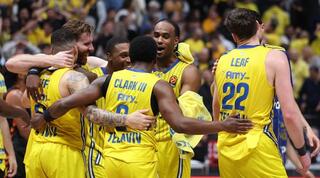 שחקני מכבי תל אביב מאושרים