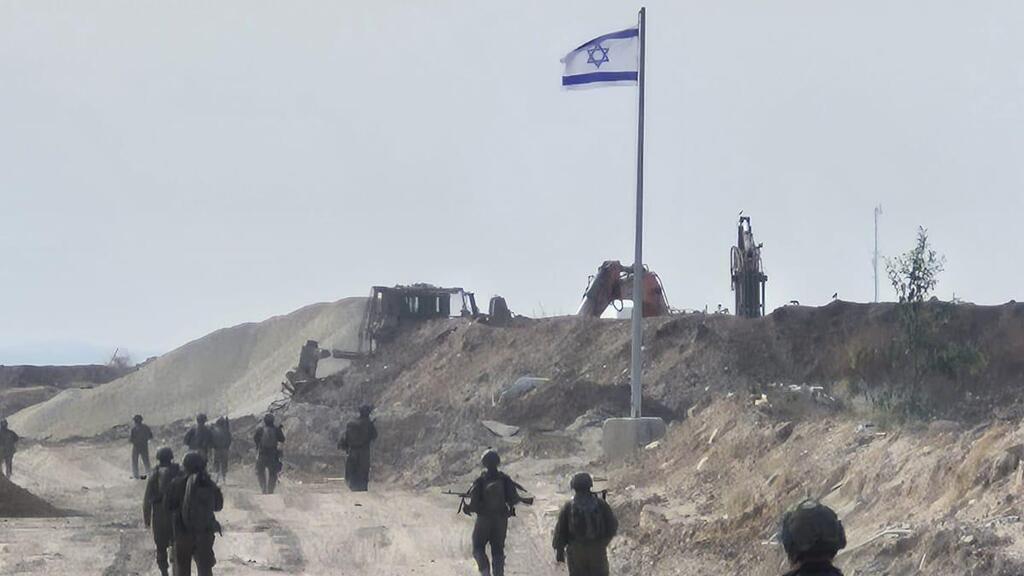 IDF forces at the 'yellow line in Gaza (Photo: IDF) פעילות כוחות חטיבת כרמלי במרחב הקו הצהוב