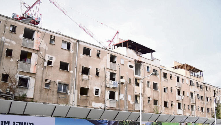 Один из полностью непригодных к восстановлению домов (Фото: Яир Саги) ההרס לאחר פגיעת הטיל האיראני ופרויקטים של התחדשות בשכונת המצבה | צילום: יאיר שגיא