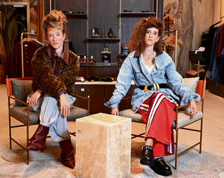 דניאלה ואלונה צור. "קנינו בית עם משכנתה וקצת פינקנו את עצמנו, אבל בקטנה" | צילום: קובי קואנקס