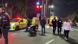 תאונת דרכים בה נפגעה רוכבת אופנוע בשדרות רוקח בתל אביב