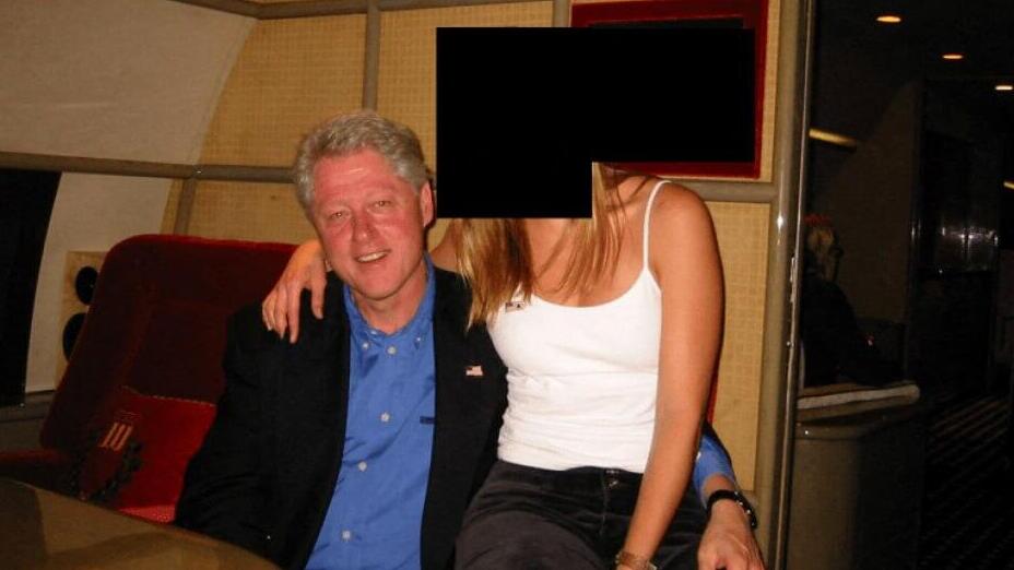 Clinton, in photos released as part of the Epstein files (Photo: DOJ Epstein files) ביל קלינטון