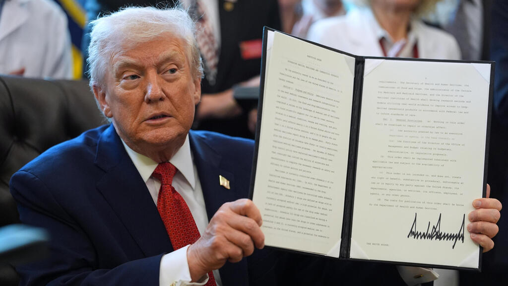 נשיא ארה"ב דונלד טראמפ חתם על צו נשיאותי שהוציא קנאביס מסיווג הסמים המסוכנים