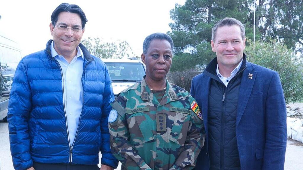 דנון ווולץ בבסיס כוח אונדו"ף בקוניטרה