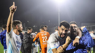 שחקני עירוני טבריה חוגגים את הניצחון על הפועל באר-שבע