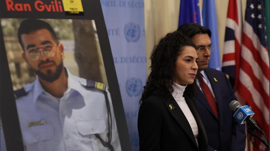 שירה גואילי, אחותו של החלל החטוף האחרון רן גואילי ז"ל בעזה, במסע לבד לארה״ב