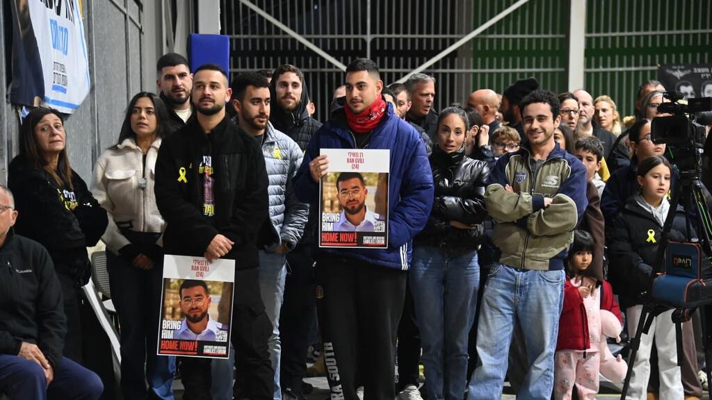 עצרת ביישוב מיתר בקריאה להחזרת החטוף רן גואילי