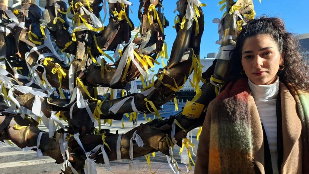 שירה גואילי, אחותו של החלל החטוף האחרון רן גואילי ז"ל בעזה, במסע לבד לארה״ב