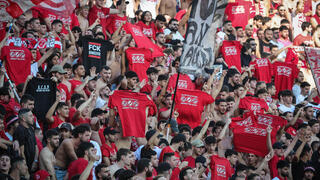 אוהדי הפועל ת"א חולצה משטרה