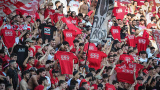 אוהדי הפועל ת"א חולצה משטרה