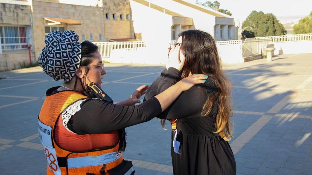 Hadas Rucham (L), clinical director of the United Hatzalah Psychotrauma and Crisis Response Unit, in the field (Photo: Courtesy) ruchman