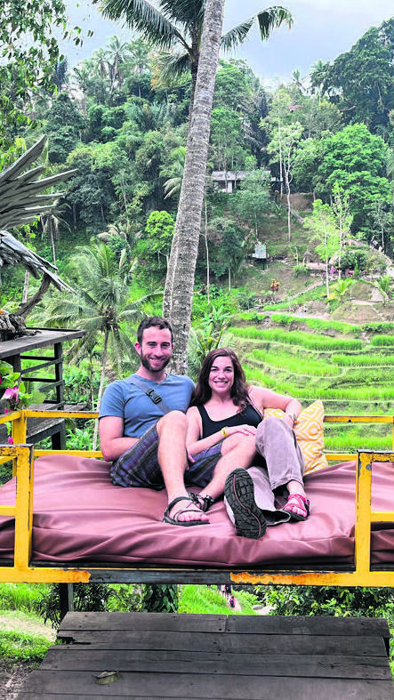 נגה וגיא ליד  טרסות האורז  ומערכות המים  המזינות אותi