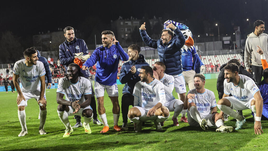 שחקני עירוני טבריה חוגגים את הניצחון על הפועל באר-שבע