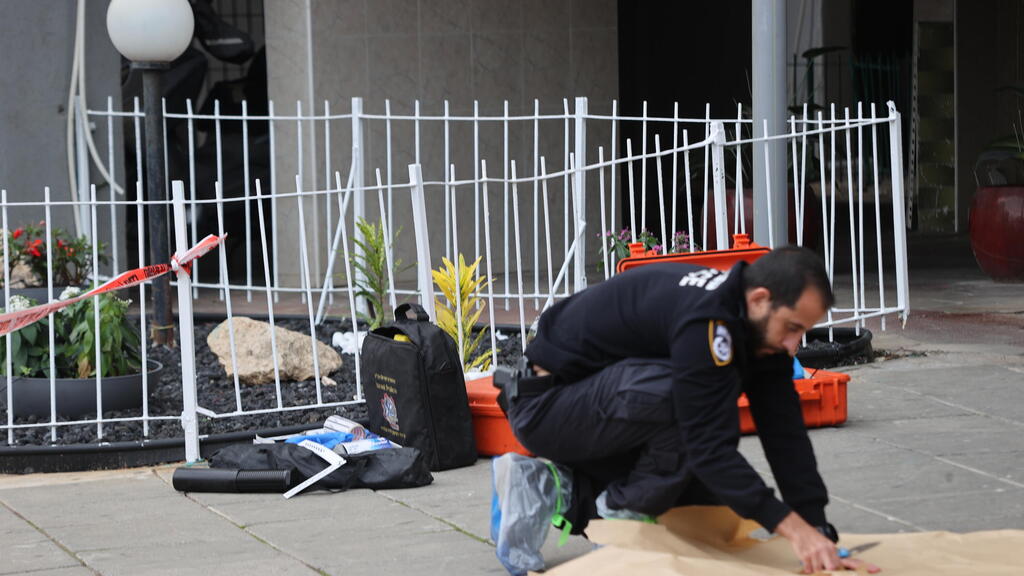 На месте преступления в Бат-Яме (Фото: Ярив Кац) הזירה בבת ים