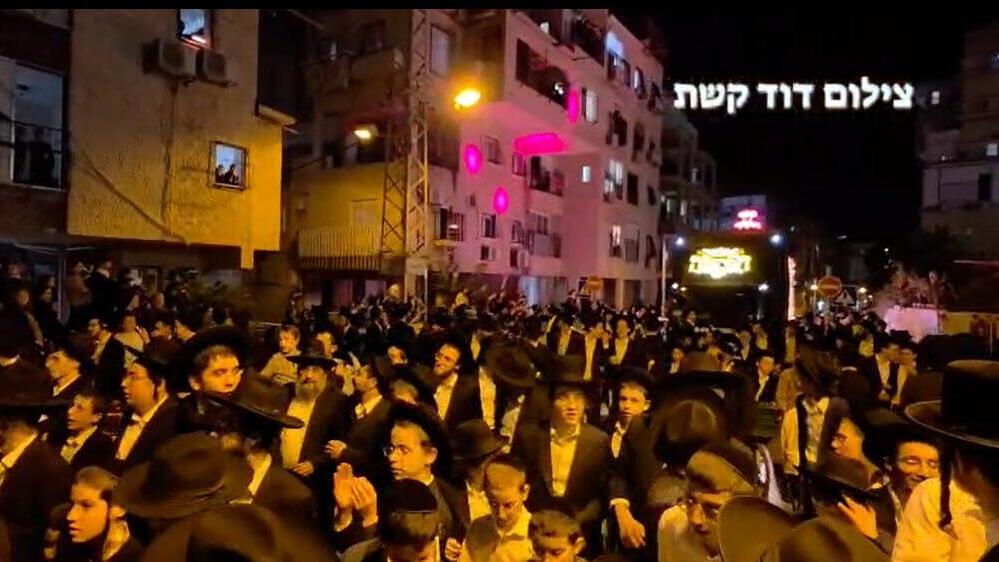 Праздник в Бней-Браке (Фото: Давид Кешет ) תהלוכה בבני ברק לשחרורם של עריקים חרדים