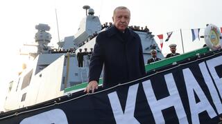 נשיא טורקיה בטקס מסירת כלי שיט צבאיים לחיל הים הטורקי