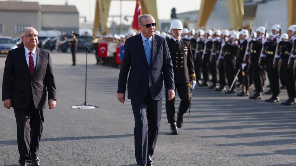 נשיא טורקיה בטקס מסירת כלי שיט צבאיים לחיל הים הטורקי