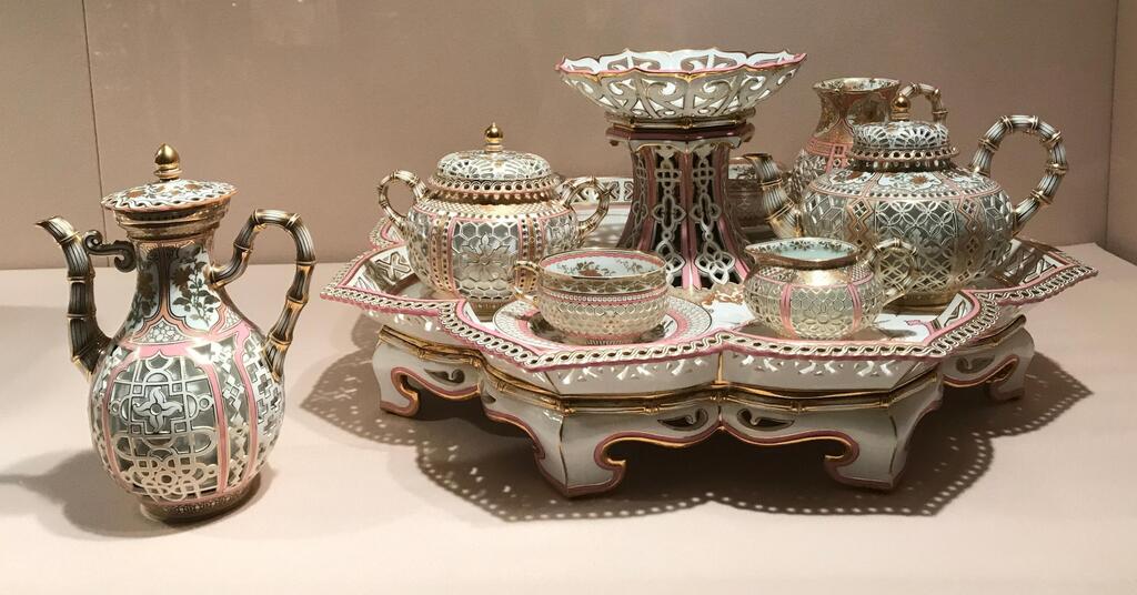 צרפת כלי חרסינה מתוצרת סבר