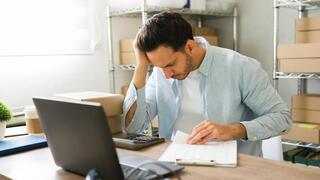 בעל עסק קטן מתוסכל