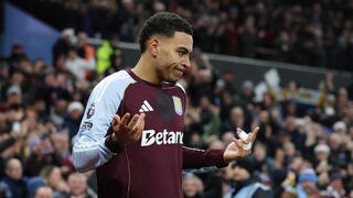 מורגן רוג'רס אסטון וילה חוגג צמד נגד יונייטד 