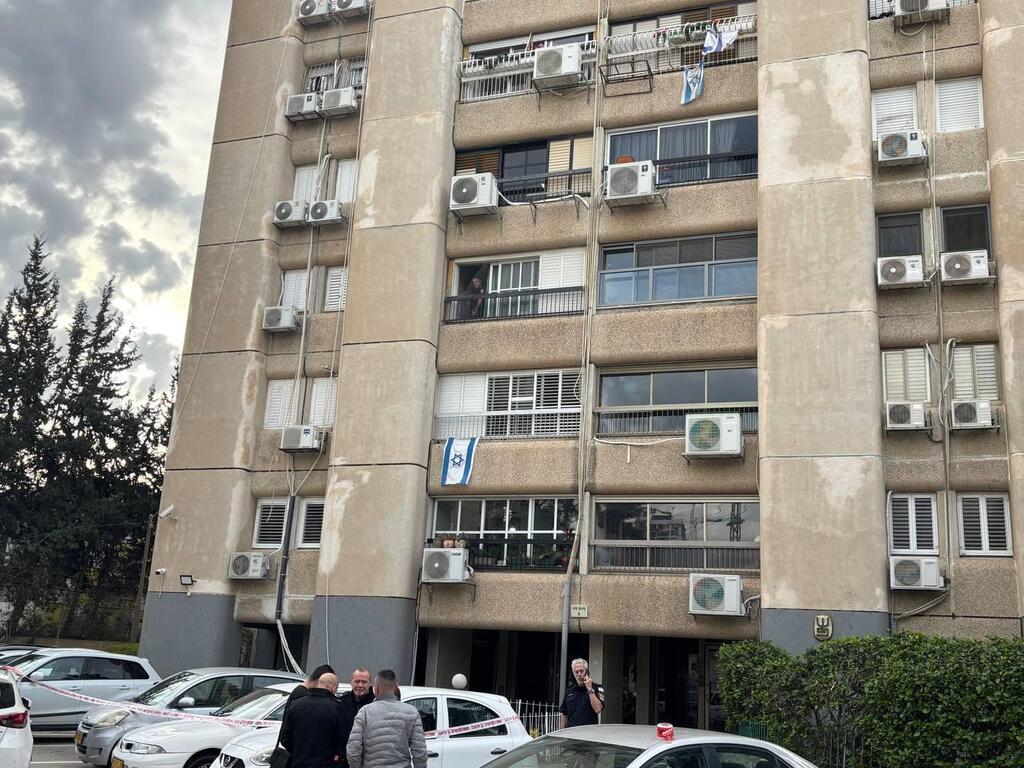 На месте происшествия в Бат-Яме (Фото: Меир Турджеман) הזירה בבת ים