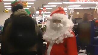 התחפש לסנטה וגנב מוצרים