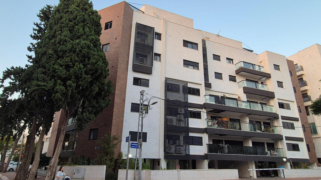 בניין שעבר תמ"א 38 בהרצליה, כחלק מפרויקט התחדשות עירונית