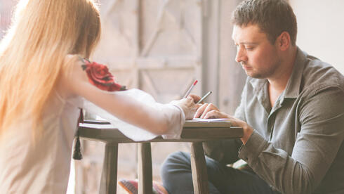 חוזה על מפית