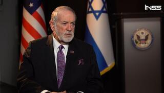 ראיון עם מייק האקבי