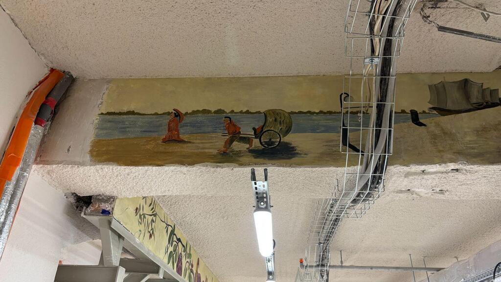 חלק מהציורים צוירו כנראה על ידי ילדים