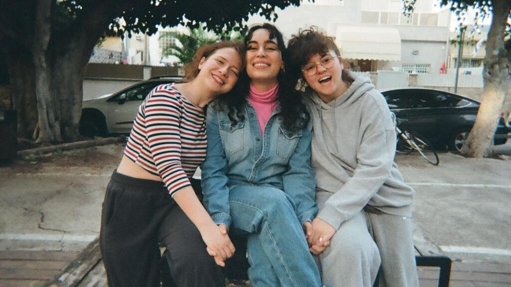 Нета Рот и ее соавторы мюзикла "Хачкуним" 