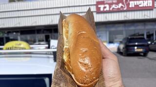 המונה טועם לחם גד קרית שמונה